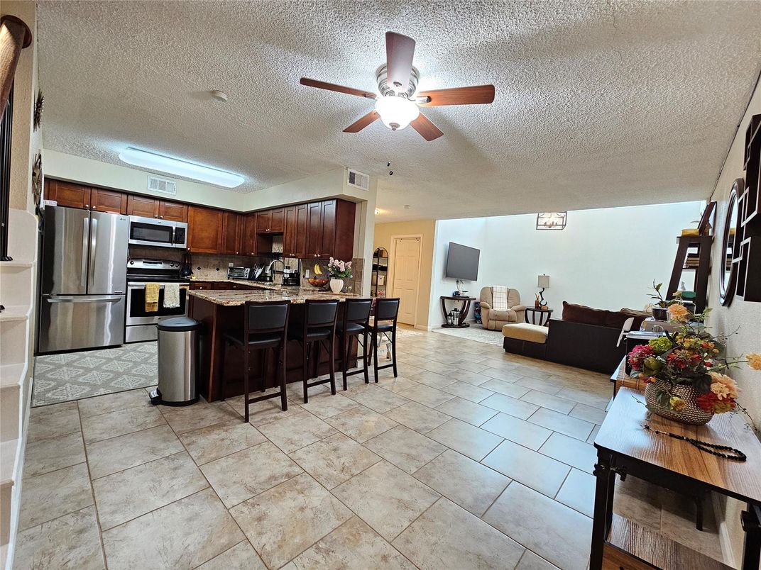 Interior, Kitchen, Living room, Stainless Steel Appliances