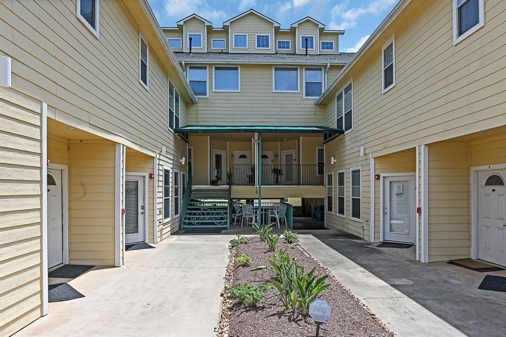 Exterior, Facade, None
