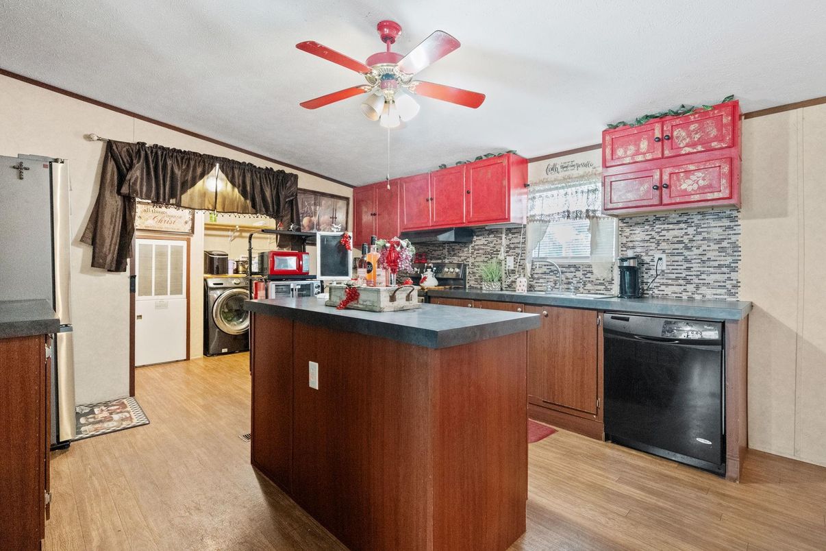 Interior, Kitchen, Washer, Wood Texture Flooring