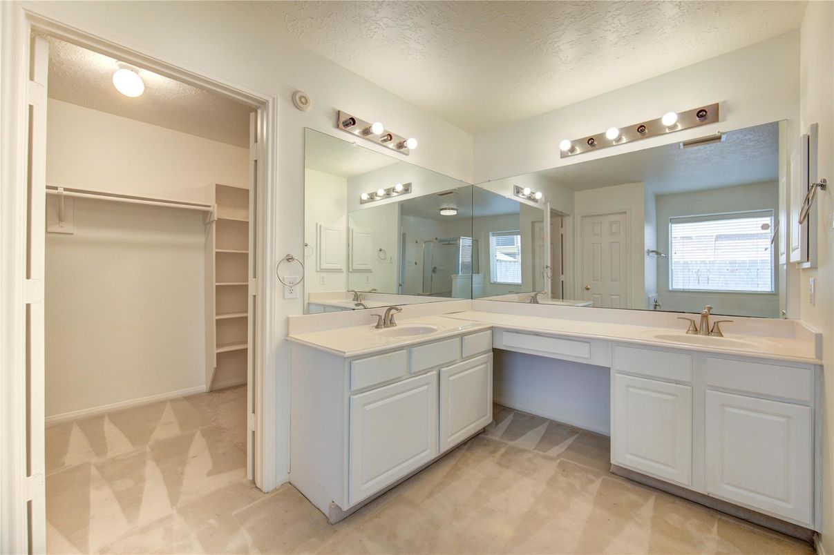 Bathroom, Dual Sink Vanities, Interior