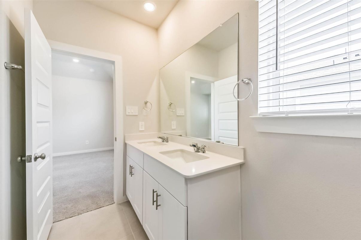 Bathroom, Dual Sink Vanities, Interior, Recessed Lighting