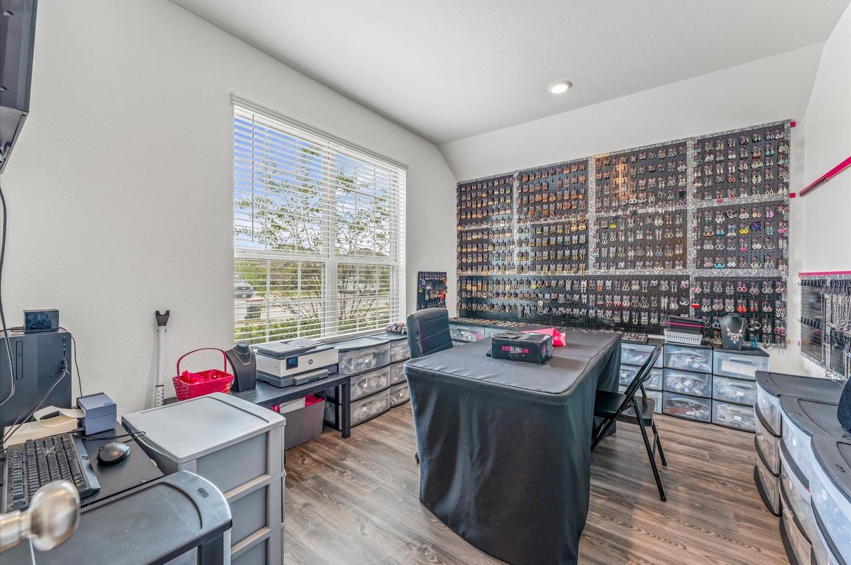 Home Office, Interior, Recessed Lighting, Wood Texture Flooring