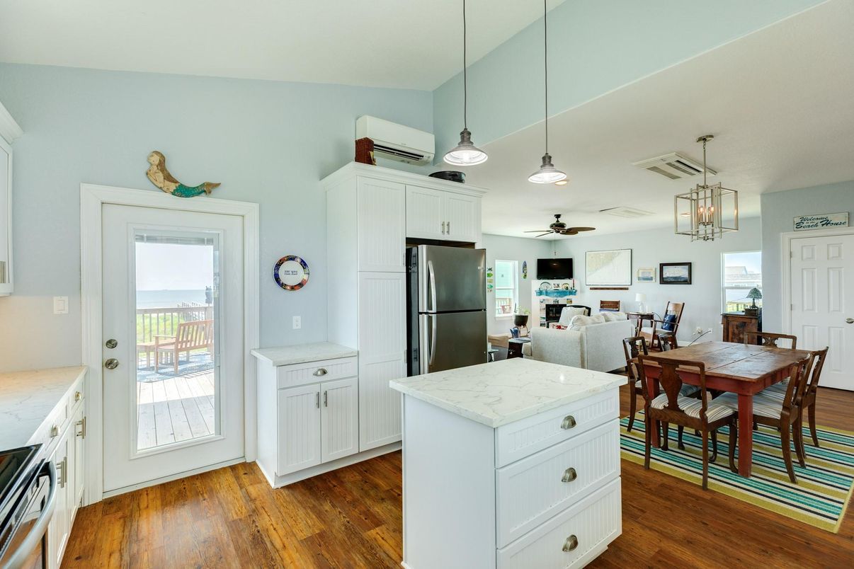 Dining room, Interior, Kitchen, Pendant Lights, Wood Texture Flooring