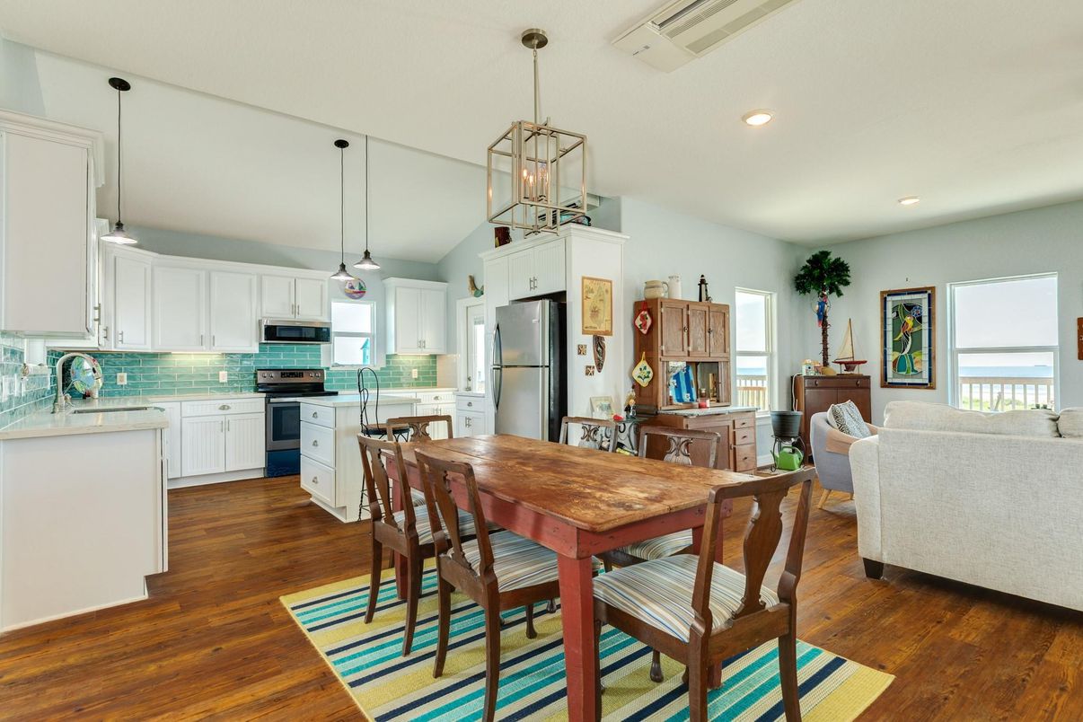Dining room, Interior, Kitchen, Pendant Lights, Recessed Lighting, Stainless Steel Appliances, Wood Texture Flooring