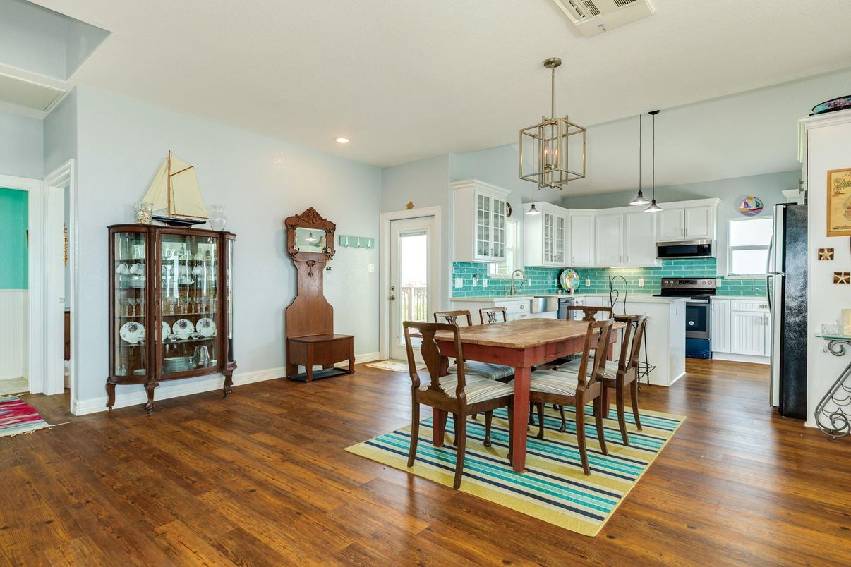 Dining room, Interior, Kitchen, Pendant Lights, Recessed Lighting, Stainless Steel Appliances, Wood Texture Flooring