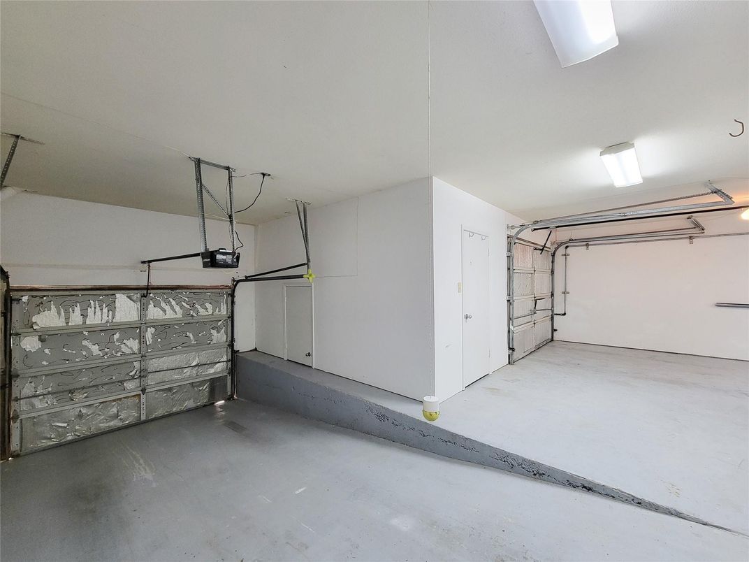 Garage, Interior
