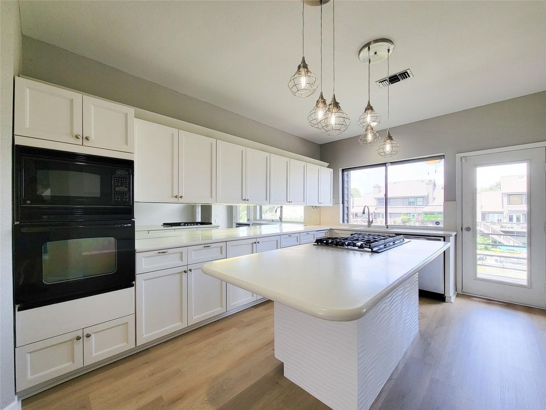 Interior, Kitchen, Pendant Lights, Wood Texture Flooring