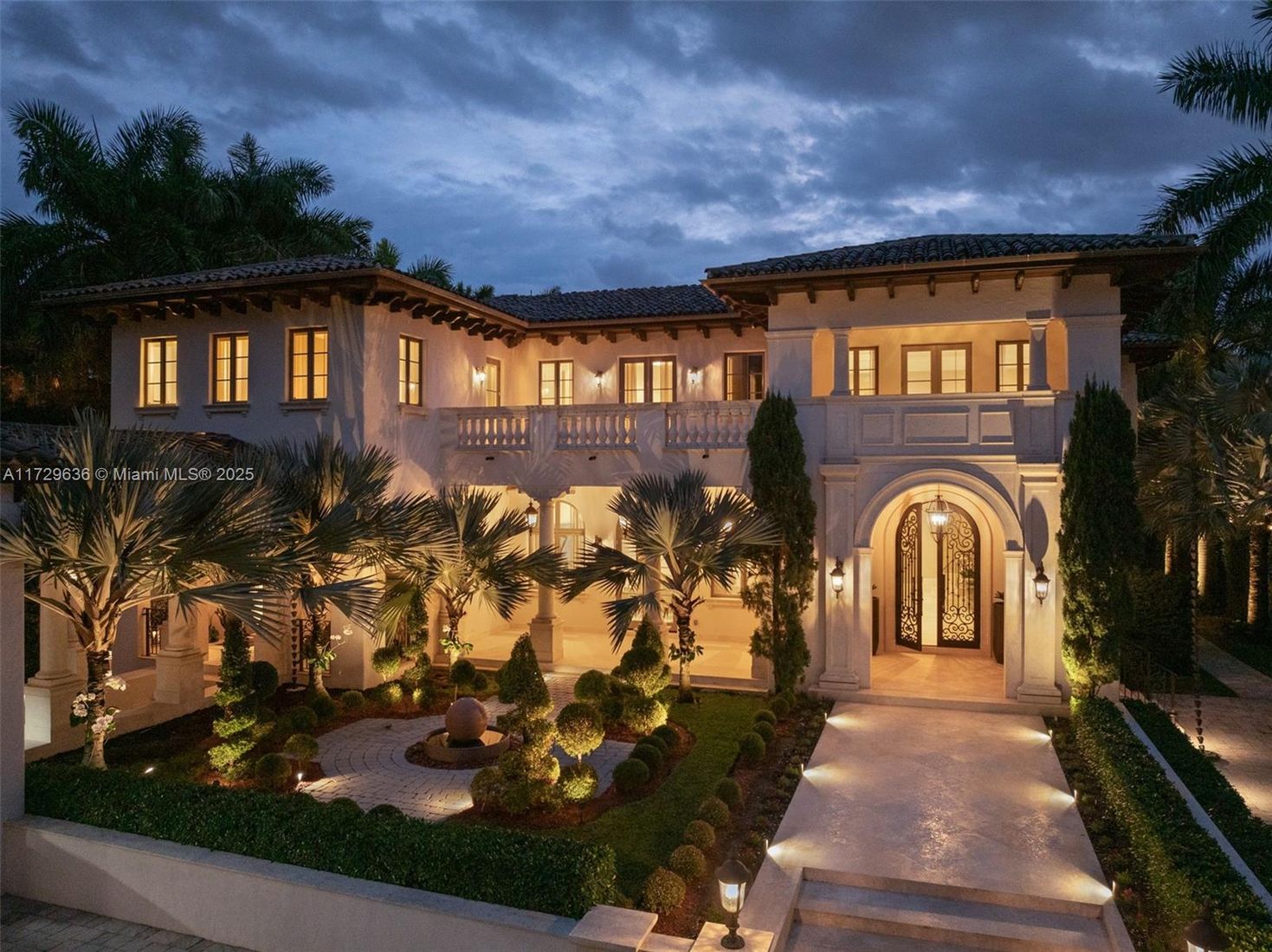 Exterior, Facade, Mediterranean