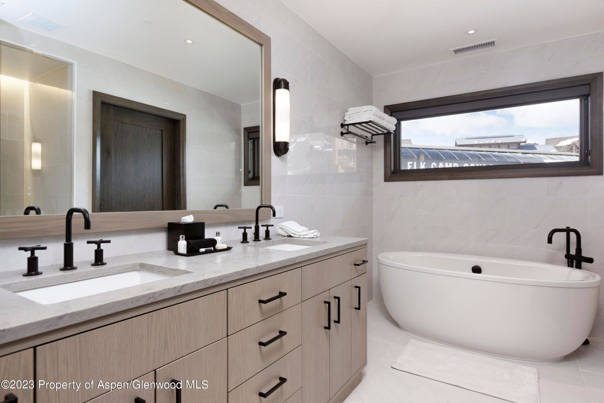 Bathroom, Dual Sink Vanities, Free Standing Baths, Interior, Recessed Lighting