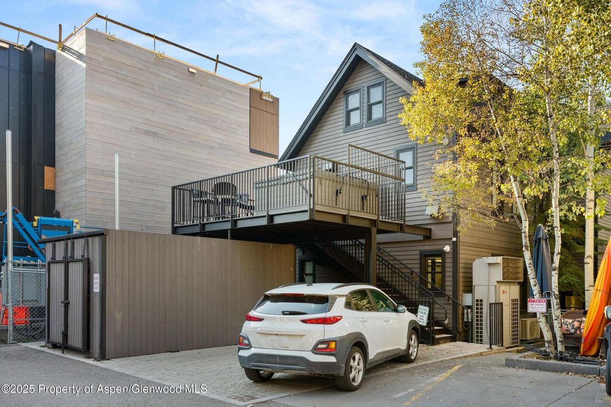 Exterior, Facade, None