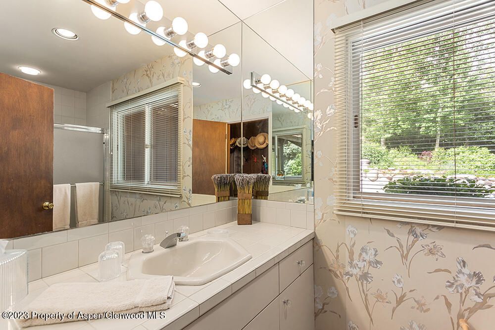 Bathroom, Interior, Recessed Lighting, Tile Countertops