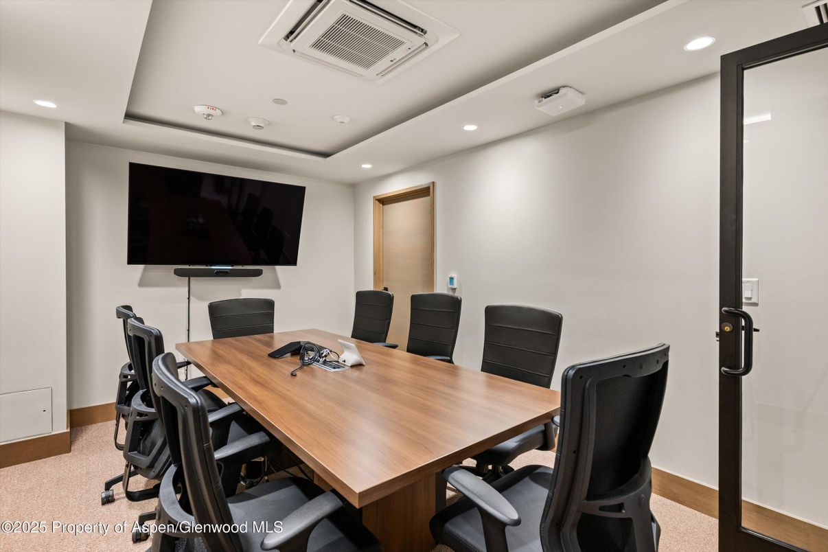 Dining room, Interior, Recessed Lighting