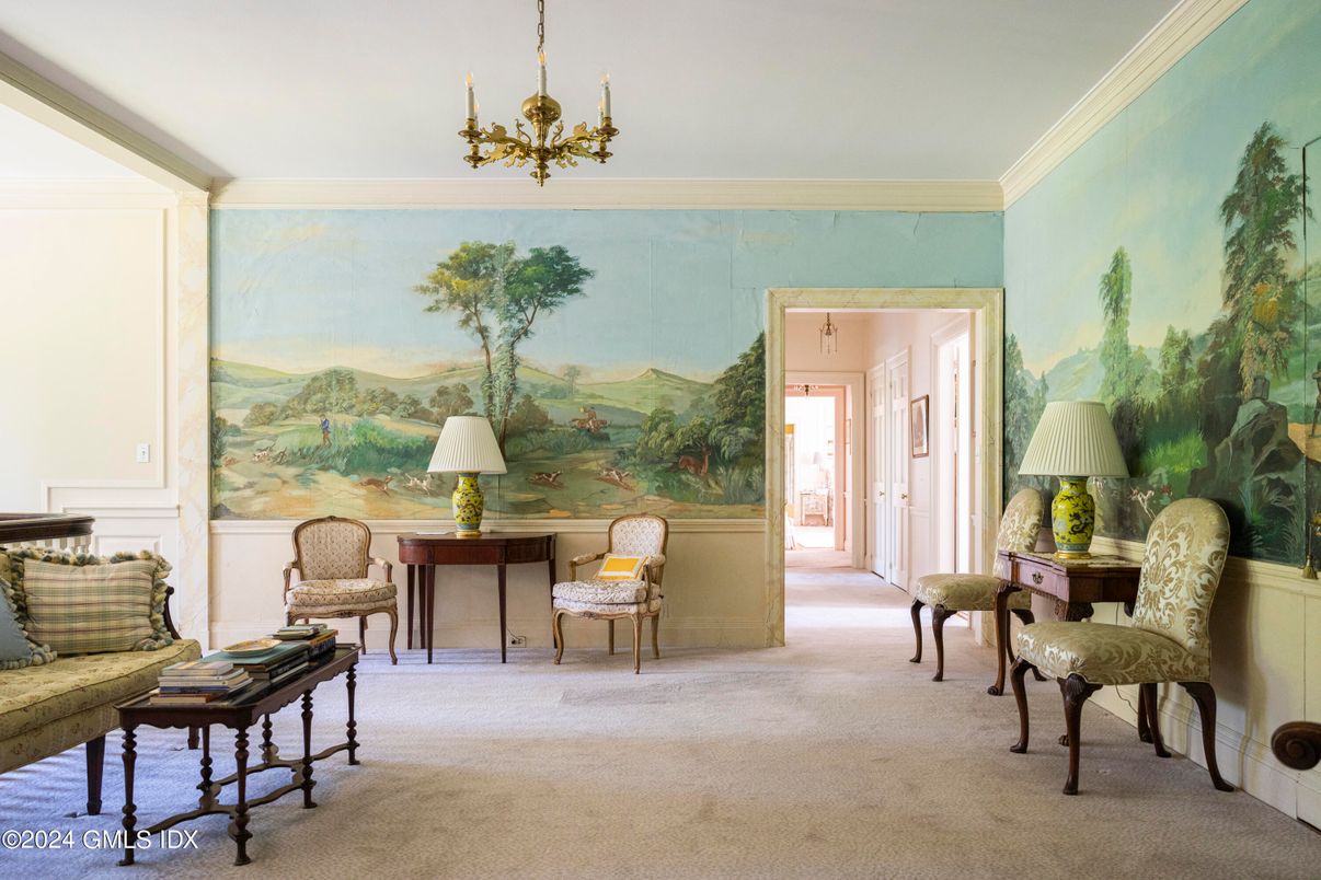 Chandelier, Interior