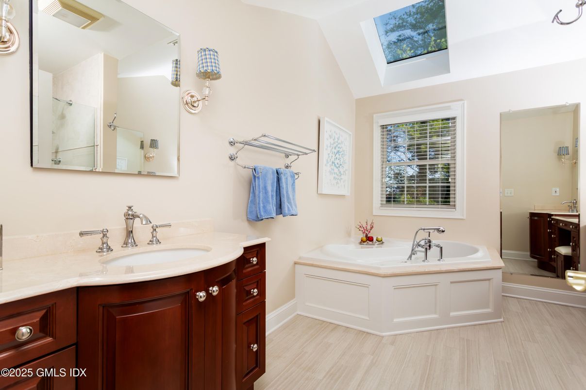 Bathroom, Dual Sink Vanities, Interior, Wood Texture Flooring