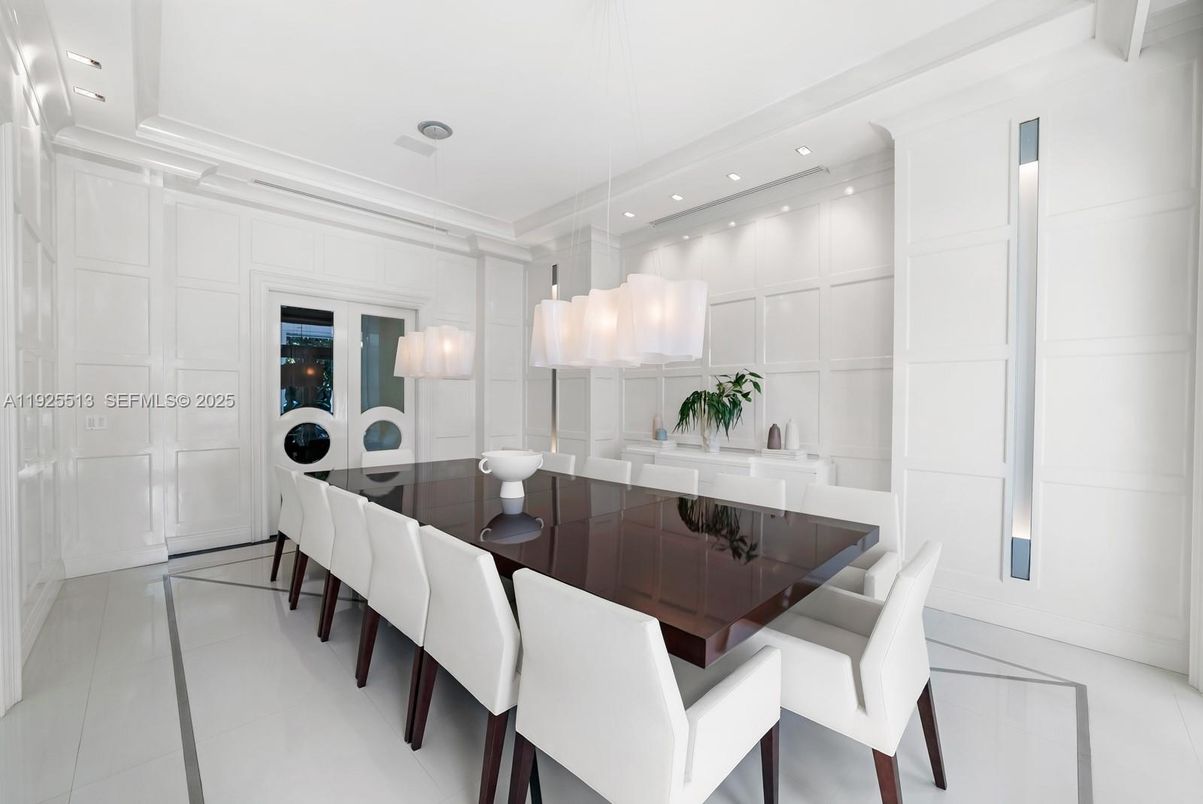Dining room, Interior, Pendant Lights, Recessed Lighting