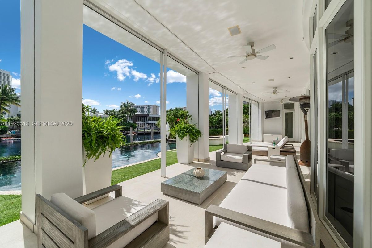 Interior, Living room, Sun Room, Water