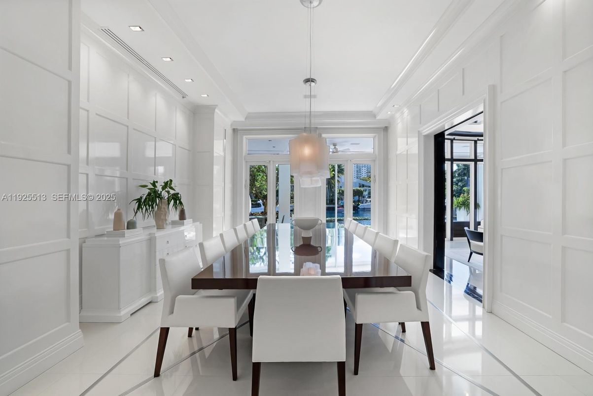 Dining room, Interior, Pendant Lights, Recessed Lighting