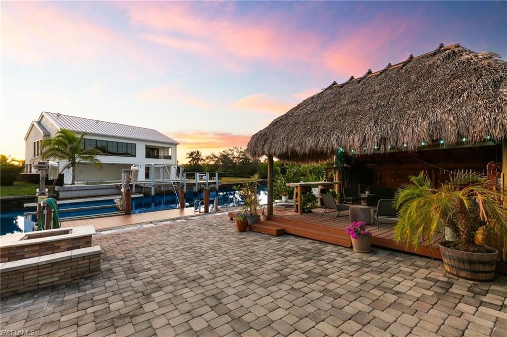 Exterior, Outdoor Kitchen