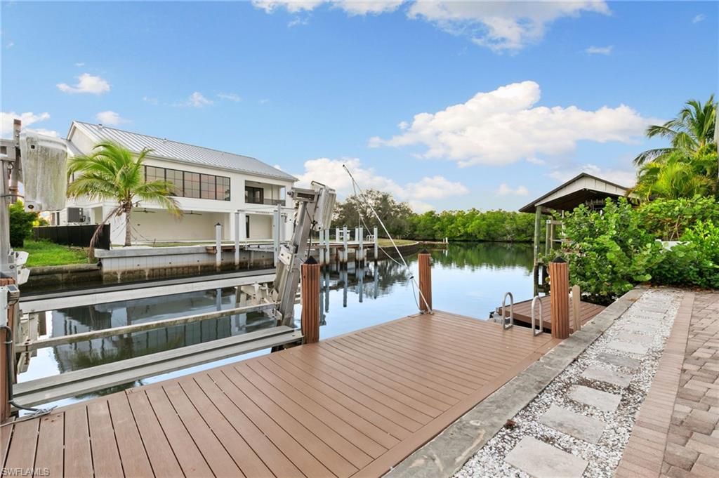 Attached, Backyard, Exterior, Facade, Queen Anne Victorian