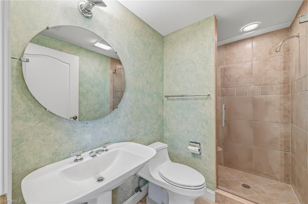 Bathroom, Interior, Recessed Lighting