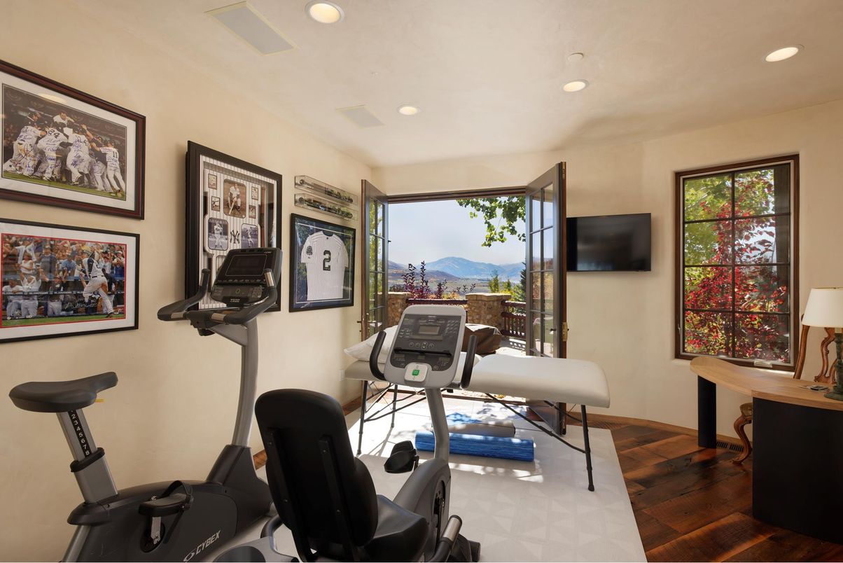 Fitness Equipment, Interior, Recessed Lighting, Wood Texture Flooring