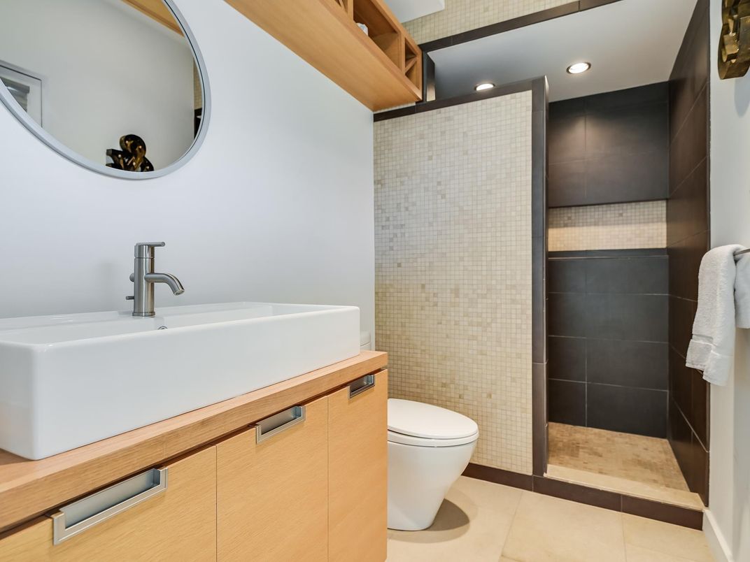 Bathroom, Interior, Recessed Lighting
