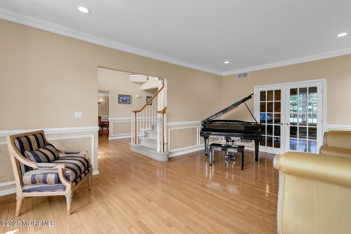 Interior, Piano, Recessed Lighting, Wood Texture Flooring