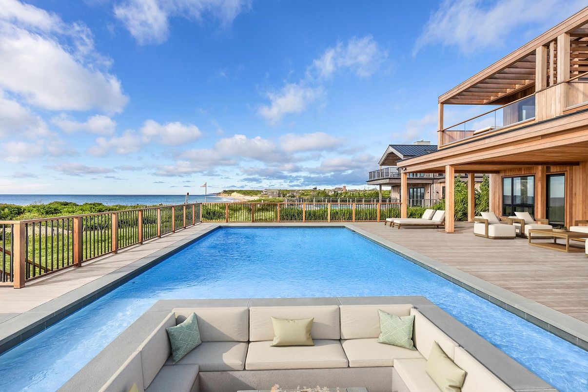 Exterior, Pool, Water