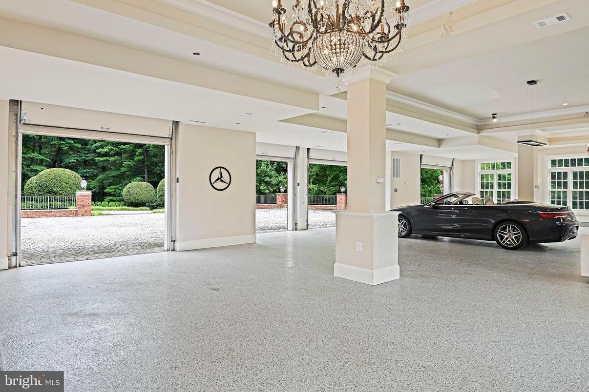 Chandelier, Interior