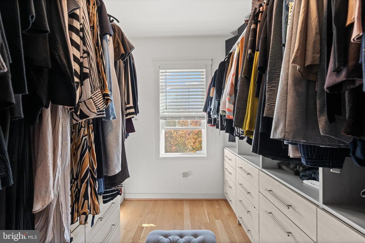 Interior, Walk-in Closets, Wood Texture Flooring