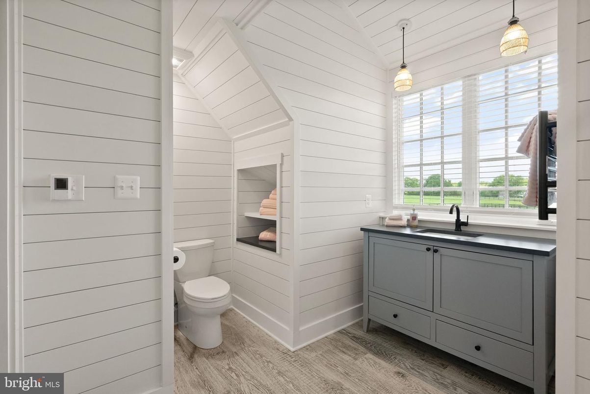 Bathroom, Interior, Pendant Lights, Wood Texture Flooring