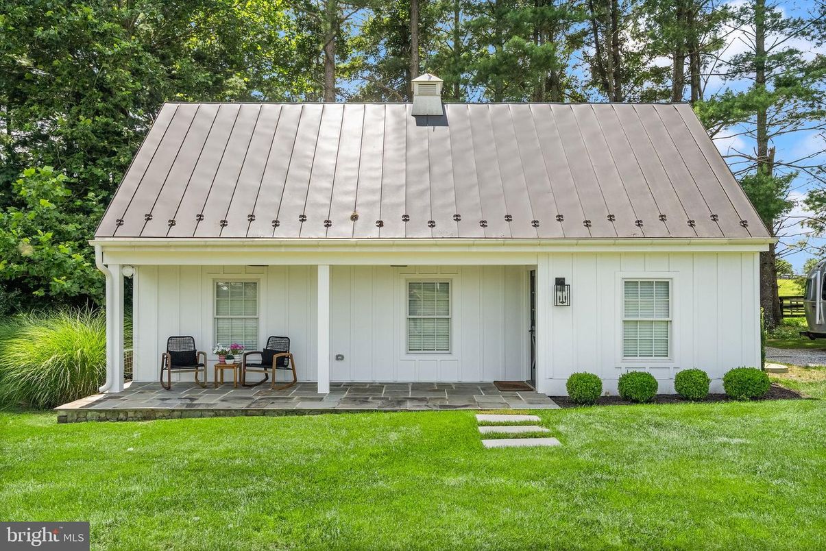 Backyard, Exterior, Facade, Ranch