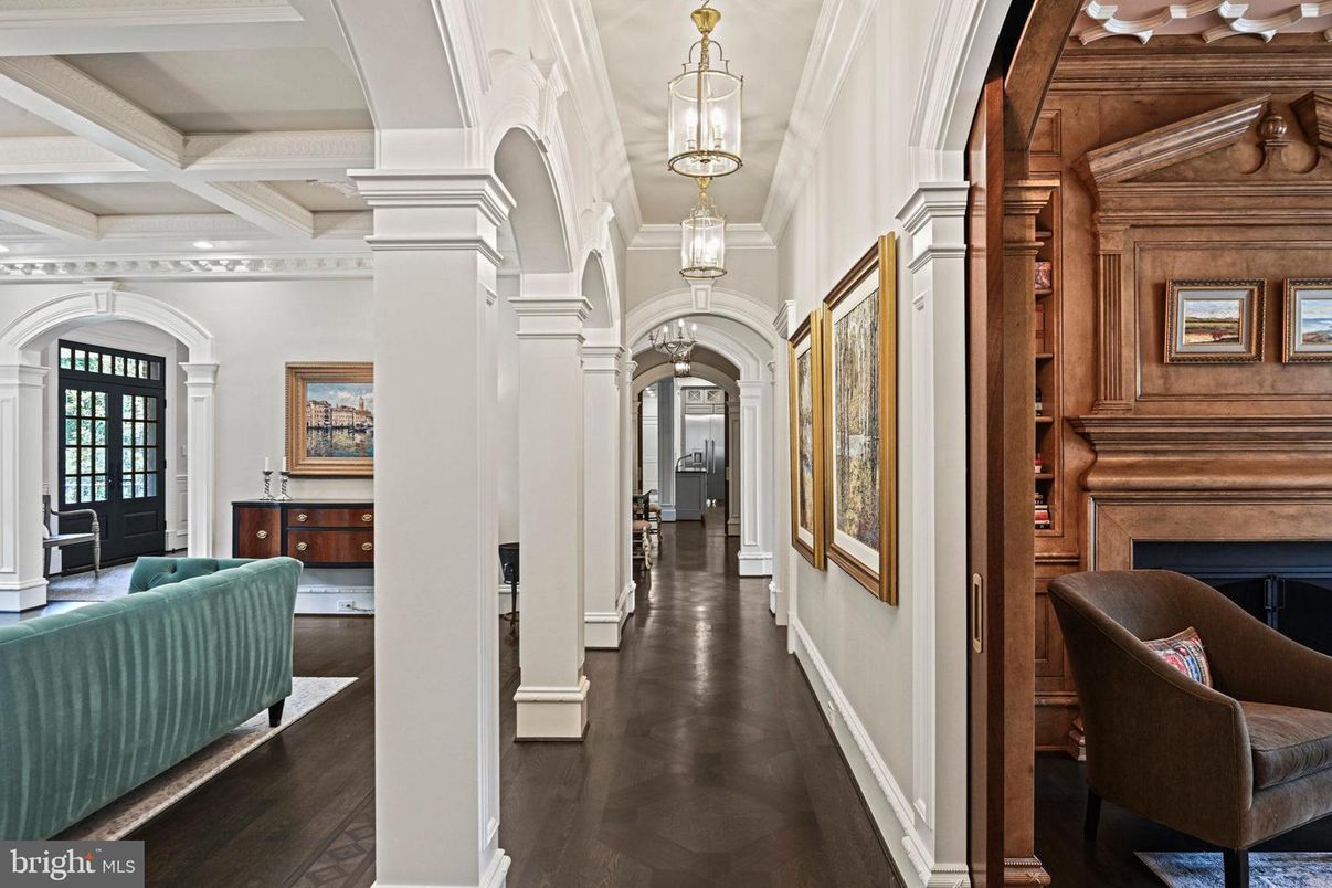 Interior, Pendant Lights, Wood Texture Flooring