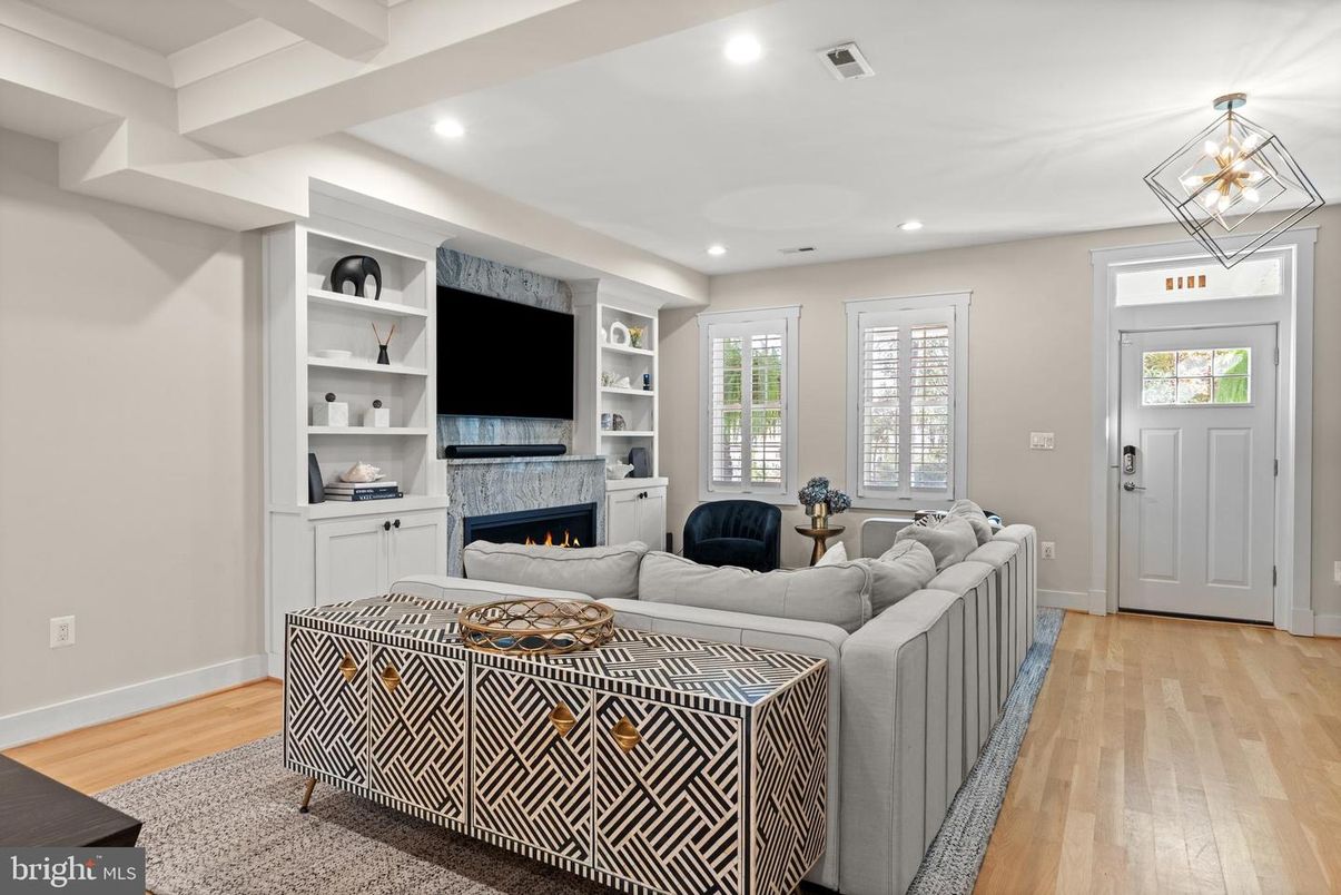 Fireplace, Interior, Living room, Pendant Lights, Recessed Lighting, Wood Texture Flooring