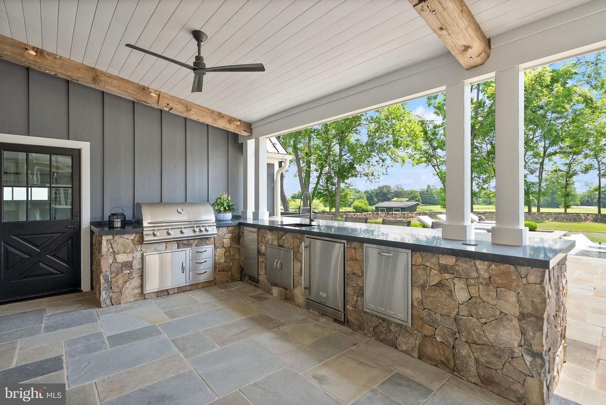 Exterior, Outdoor Kitchen