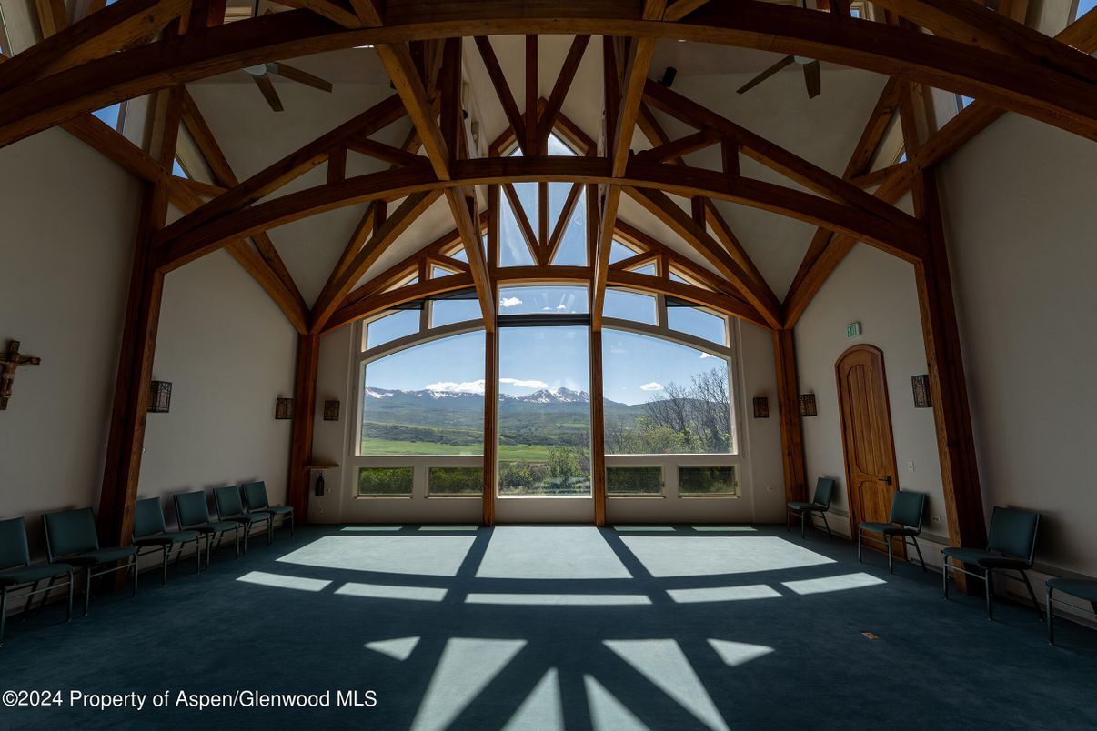 Empty room, Interior, Wooden Beams