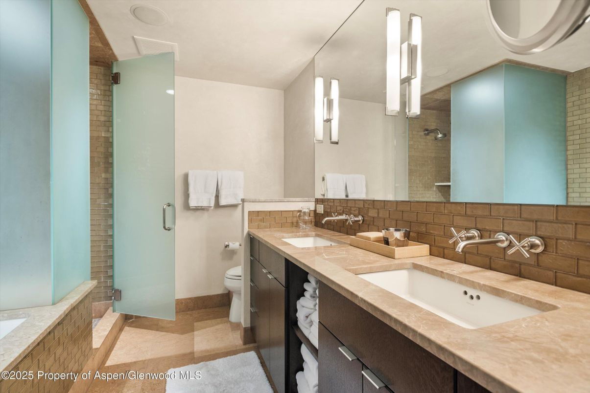 Bathroom, Dual Sink Vanities, Interior