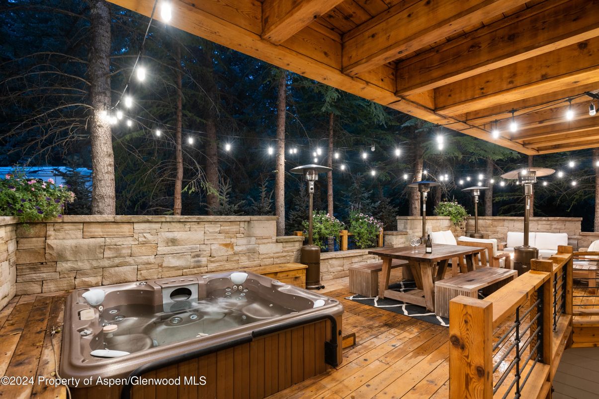 Exterior, Hot Tub