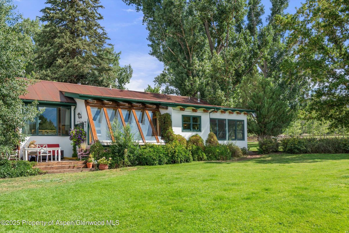 Backyard, Exterior, Facade, Ranch