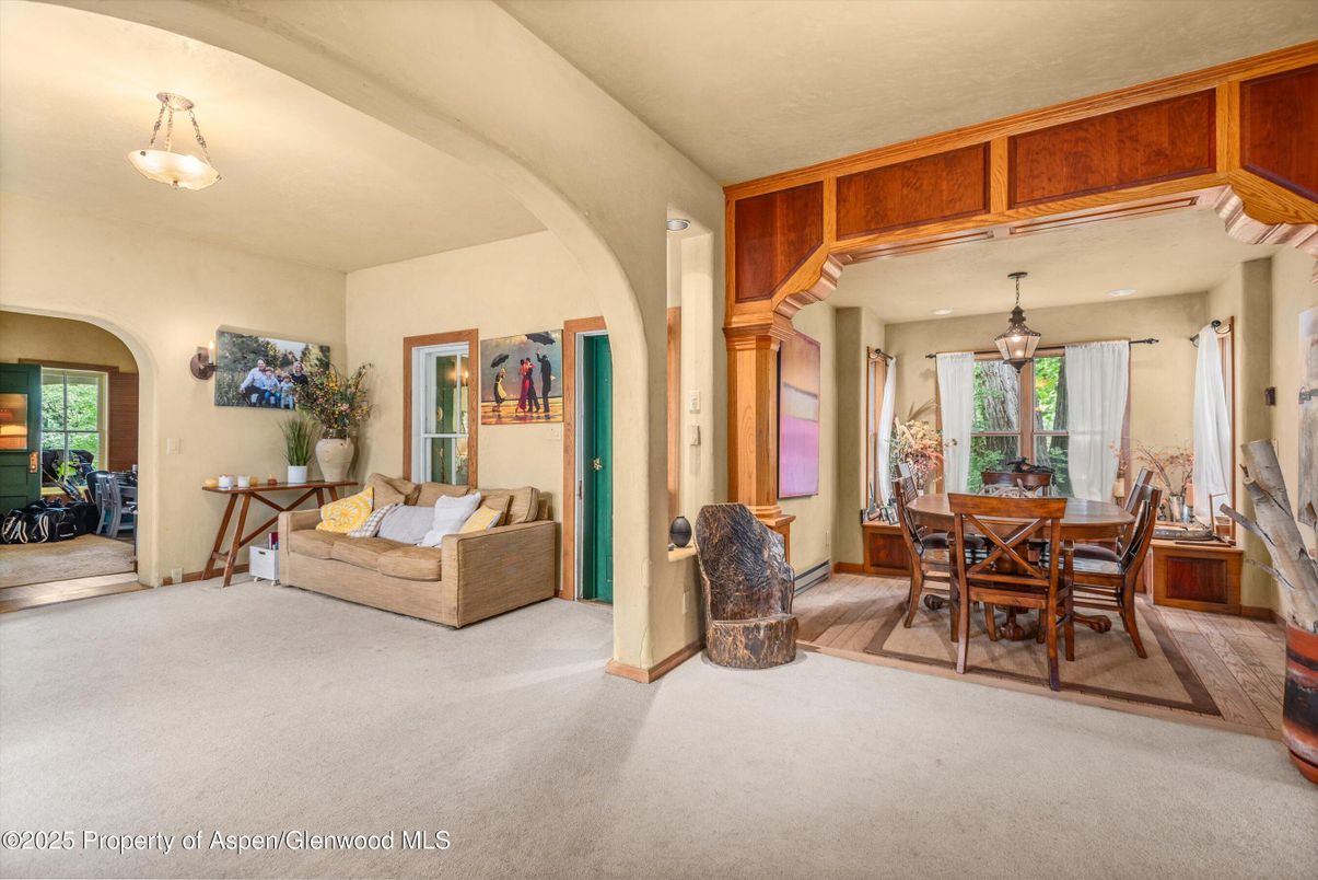 Dining room, Interior, Pendant Lights, Recessed Lighting