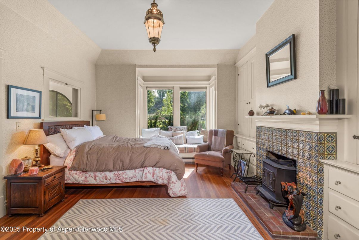 Bedroom, Fireplace, Interior, Wood Texture Flooring