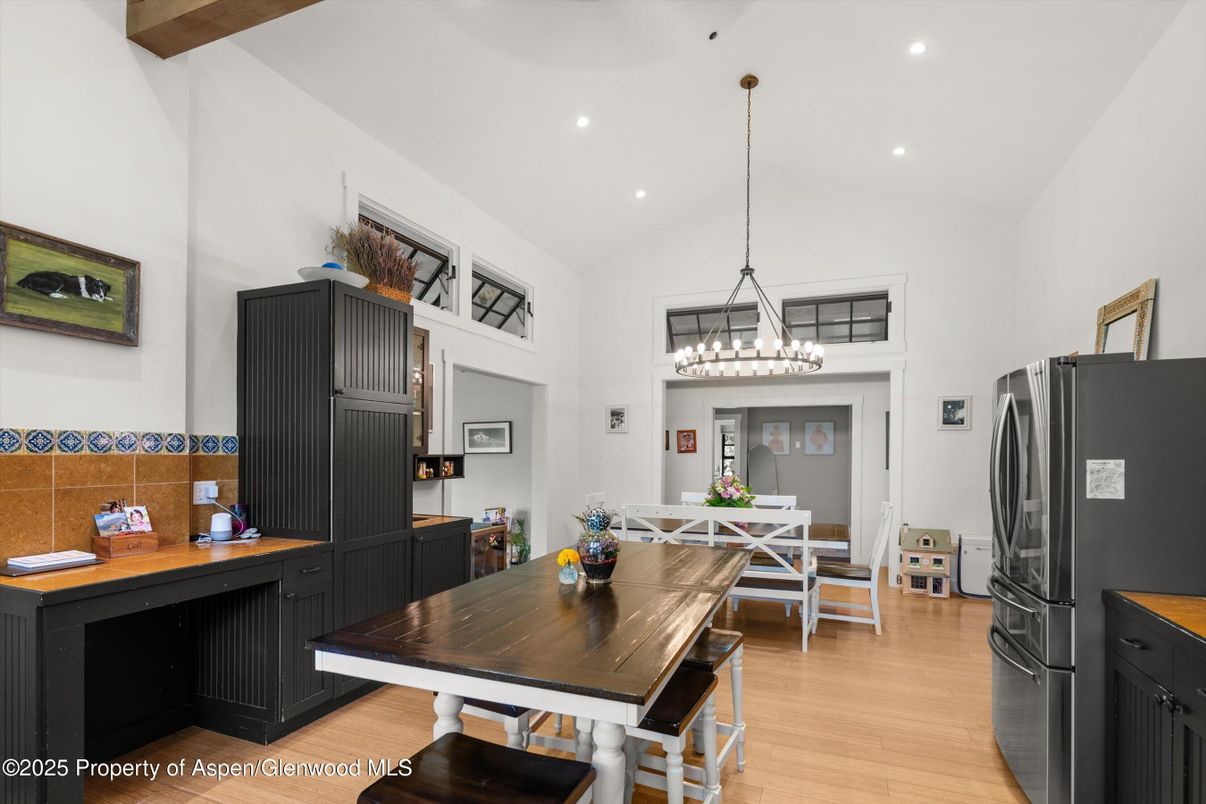 Chandelier, Dining room, Interior, Kitchen, Pendant Lights, Recessed Lighting, Wood Texture Flooring