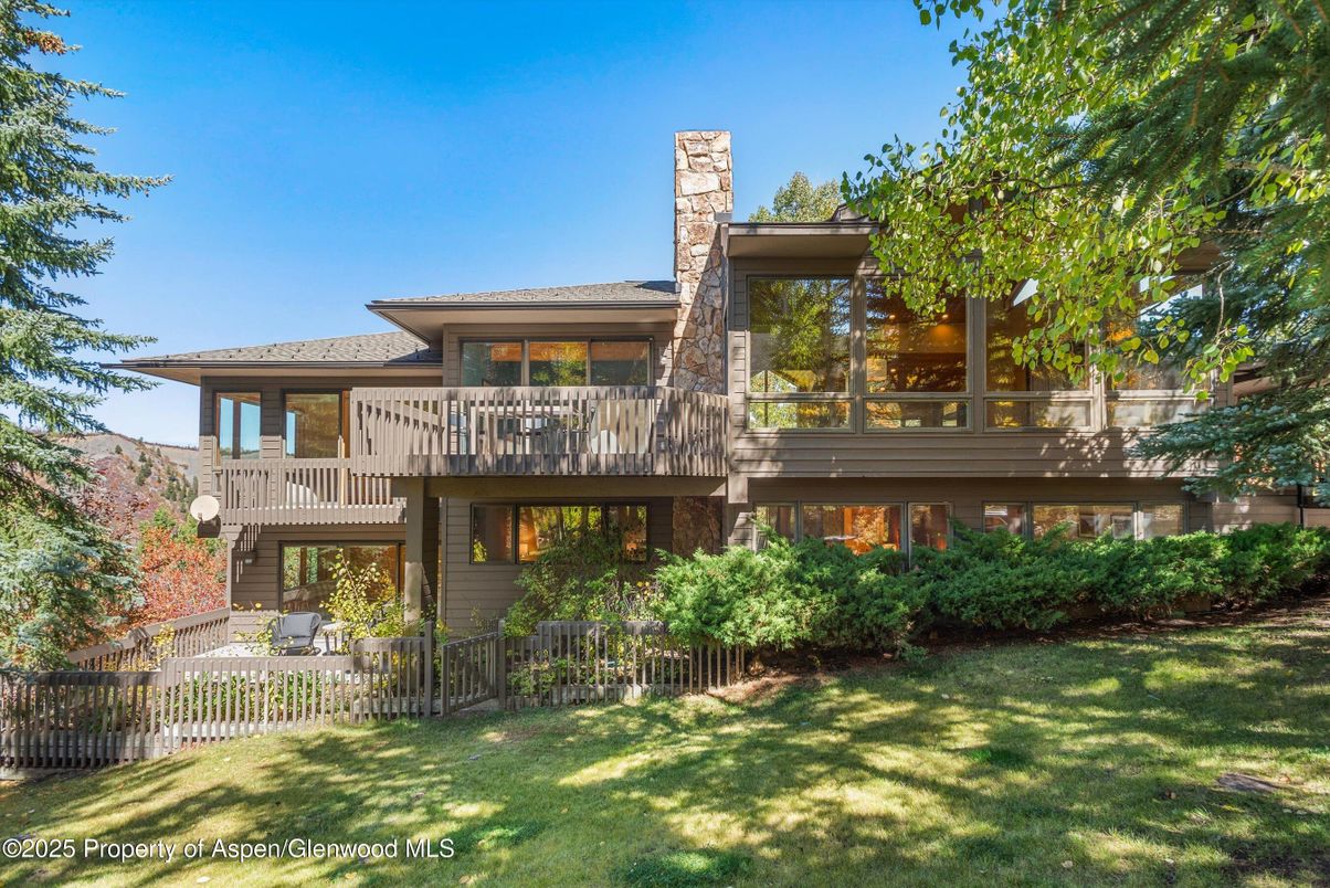 Backyard, Exterior, Facade, Modern