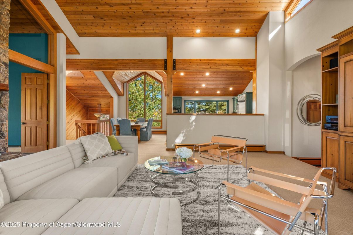Dining room, Interior, Living room, Recessed Lighting, Wooden Beams, Wooden Ceilings