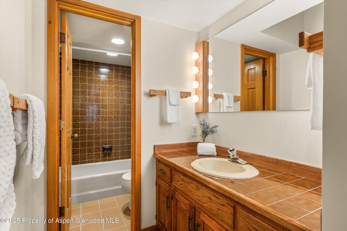 Bathroom, Interior, Recessed Lighting, Tile Countertops