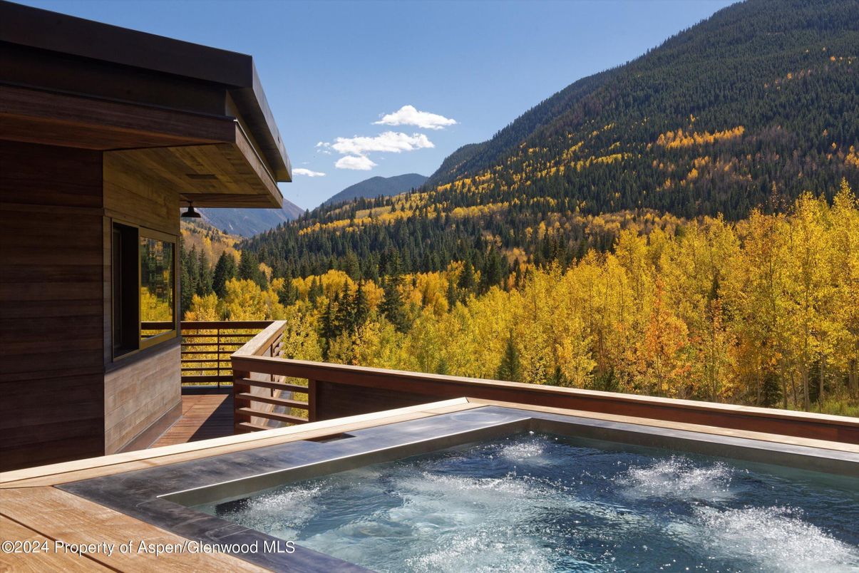 Exterior, Pool, Other