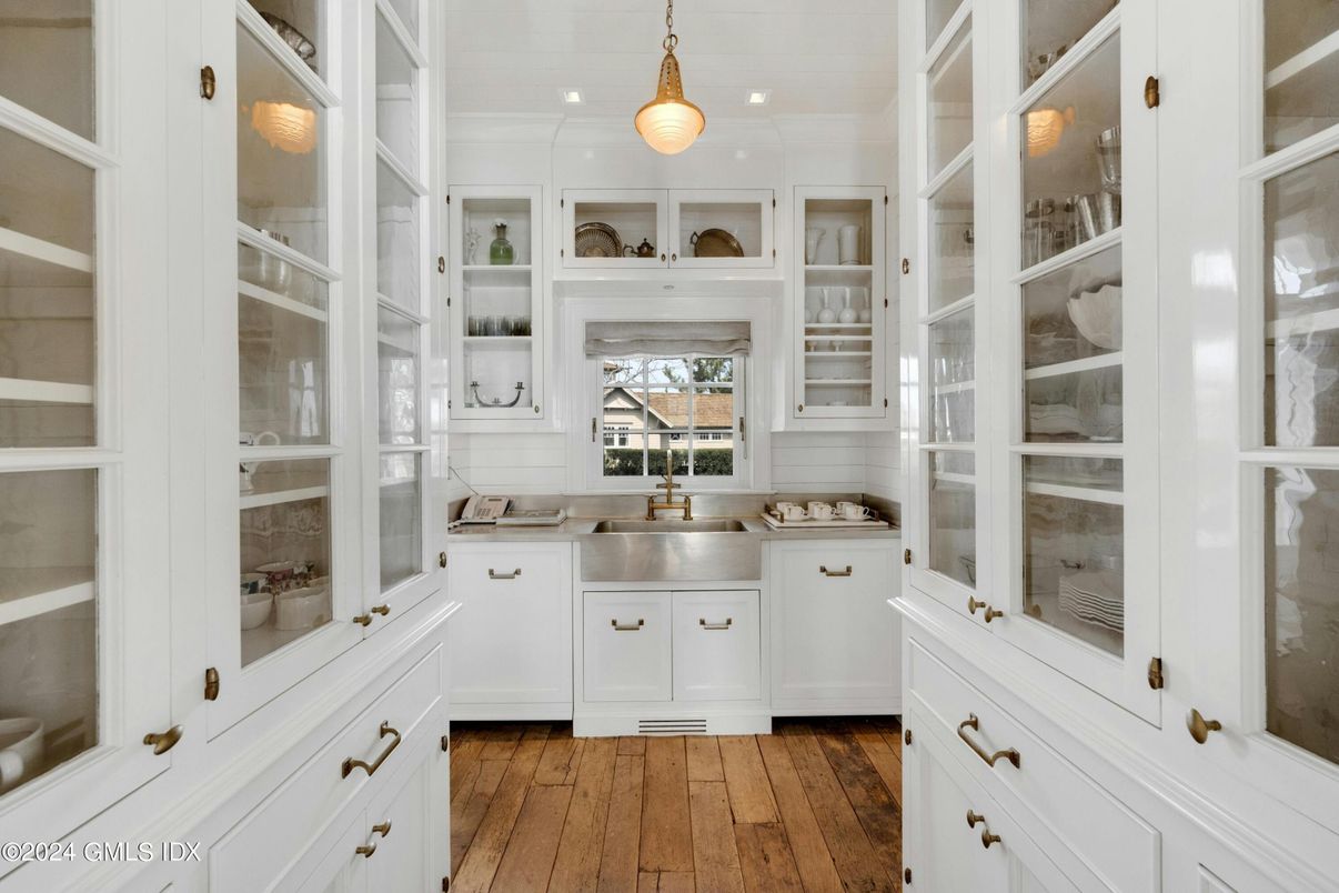 Interior, Pendant Lights, Recessed Lighting, Wood Texture Flooring