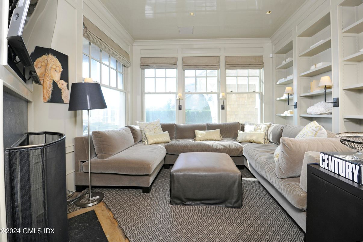 Interior, Living room, Water