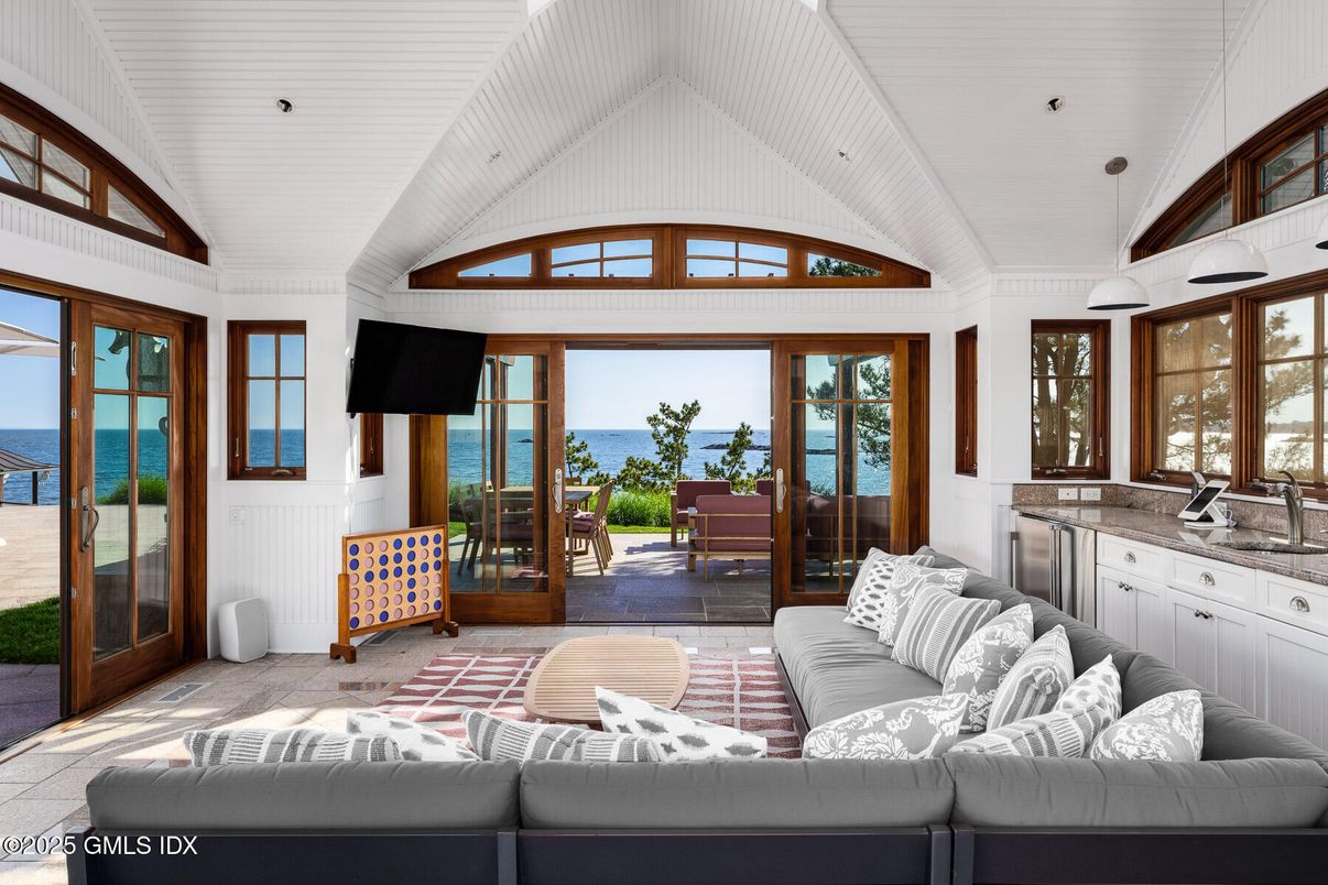 Interior, Living room, Sun Room, Water