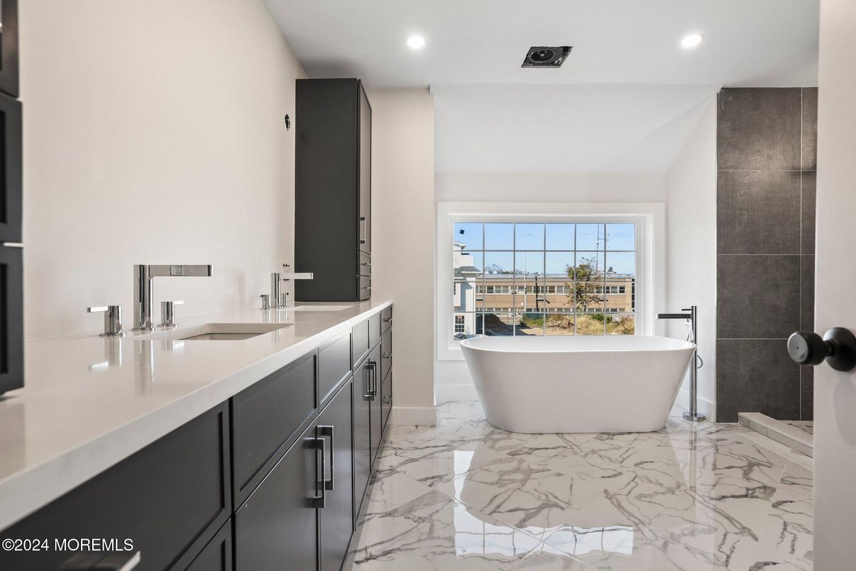 Bathroom, Dual Sink Vanities, Free Standing Baths, Interior, Marble, Recessed Lighting